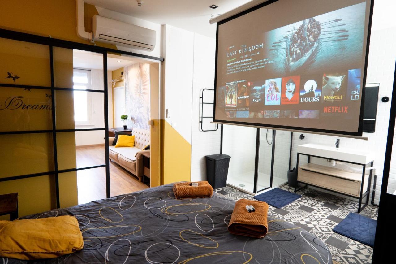 Capsule Premium Balneo & Home Cinema Валенсиен Екстериор снимка