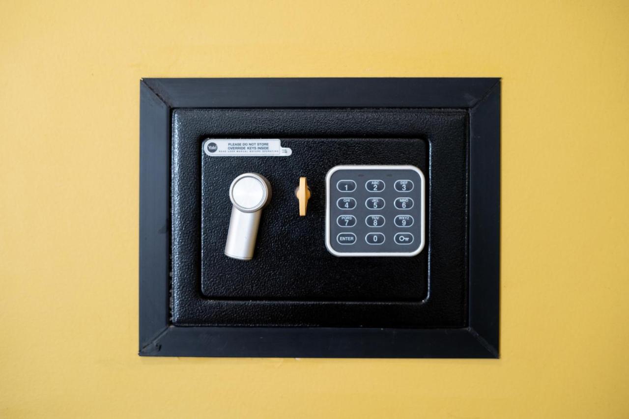 Capsule Premium Balneo & Home Cinema Валенсиен Екстериор снимка